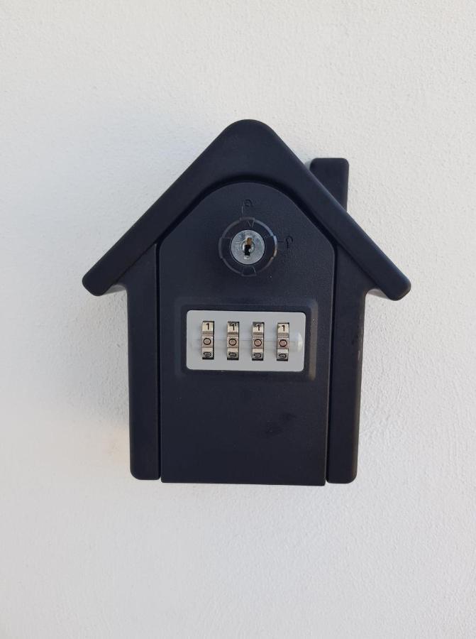 03 - Joli Traversant Situe Au Rdc Avec 2 Lits, Equipe Pour 1, 2 Ou 3 Personnes Maximum, Entree Independante Donnant Sur Parking Dont Place Est Reservee Devant La Porte, Grand Fourgon Possible Et Petit Jardin Sur L'arriere Comme Ma Apartment *