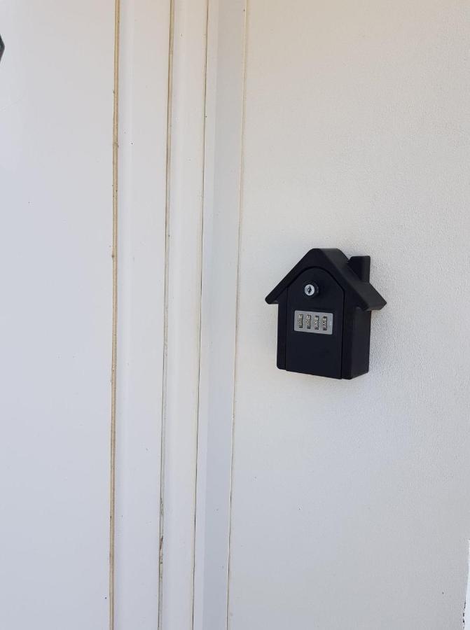 Apartment 03 - Joli Traversant Situe Au Rdc Avec 2 Lits, Equipe Pour 1, 2 Ou 3 Personnes Maximum, Entree Independante Donnant Sur Parking Dont Place Est Reservee Devant La Porte, Grand Fourgon Possible Et Petit Jardin Sur L'arriere Comme Ma *