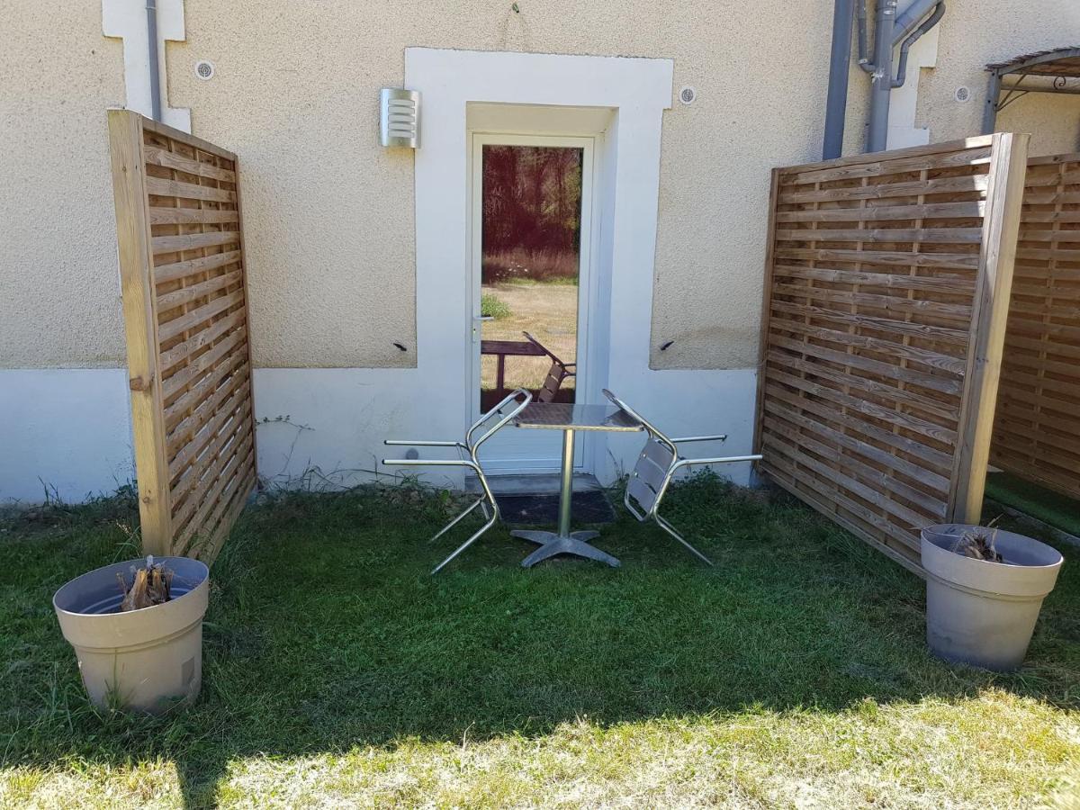 03 - Joli Traversant Situe Au Rdc Avec 2 Lits, Equipe Pour 1, 2 Ou 3 Personnes Maximum, Entree Independante Donnant Sur Parking Dont Place Est Reservee Devant La Porte, Grand Fourgon Possible Et Petit Jardin Sur L'arriere Comme Ma Apartamento Razac-sur-lʼIsle