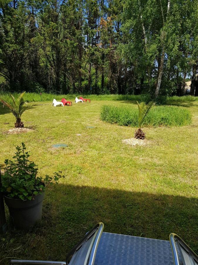 Apartment 03 - Joli Traversant Situe Au Rdc Avec 2 Lits, Equipe Pour 1, 2 Ou 3 Personnes Maximum, Entree Independante Donnant Sur Parking Dont Place Est Reservee Devant La Porte, Grand Fourgon Possible Et Petit Jardin Sur L'arriere Comme Ma