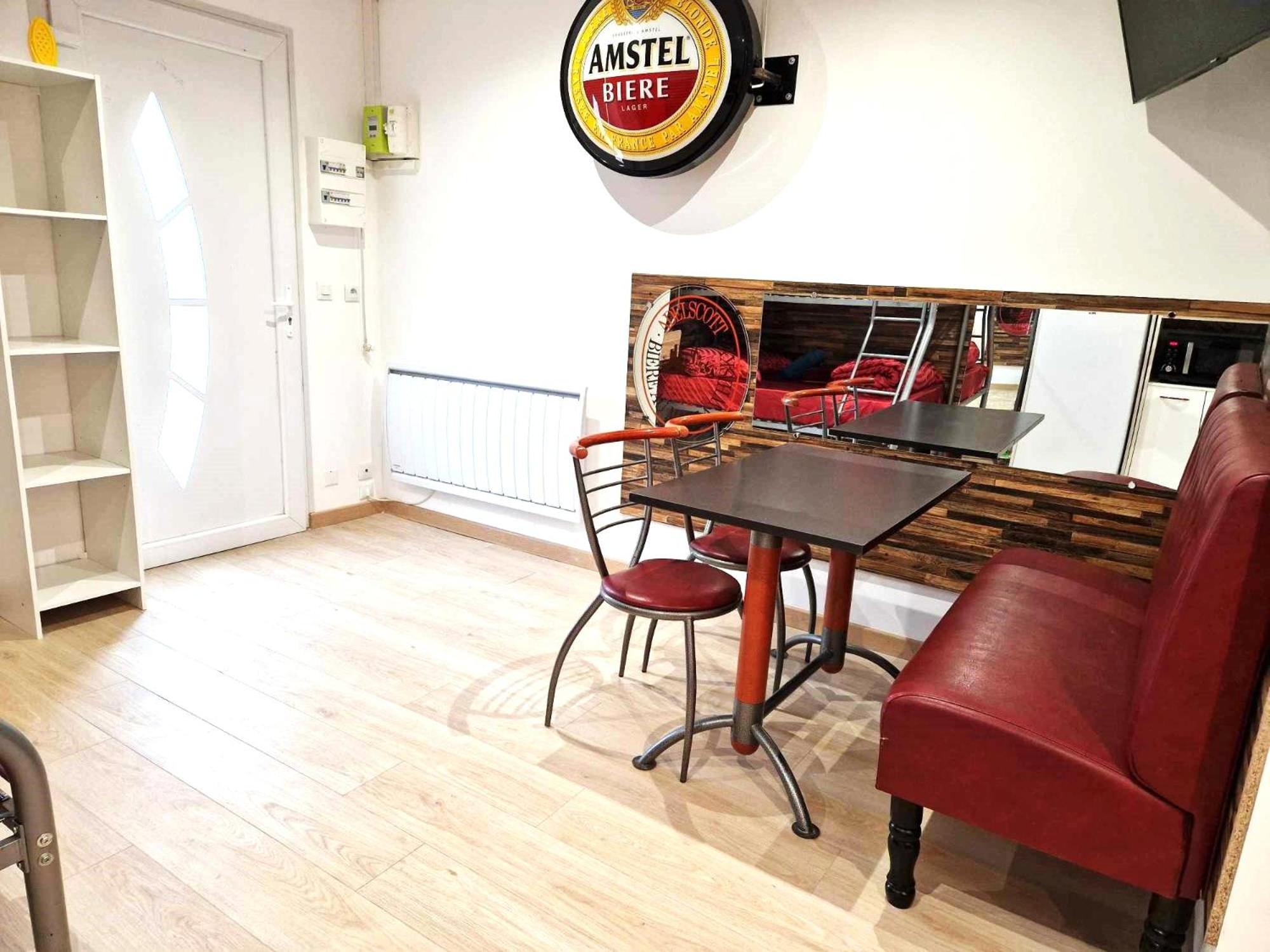 03 - Joli Traversant Situe Au Rdc Avec 2 Lits, Equipe Pour 1, 2 Ou 3 Personnes Maximum, Entree Independante Donnant Sur Parking Dont Place Est Reservee Devant La Porte, Grand Fourgon Possible Et Petit Jardin Sur L'arriere Comme Ma Apartamento *