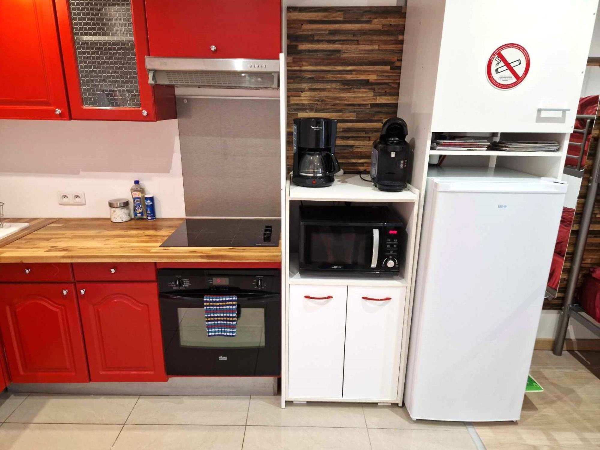 03 - Joli Traversant Situe Au Rdc Avec 2 Lits, Equipe Pour 1, 2 Ou 3 Personnes Maximum, Entree Independante Donnant Sur Parking Dont Place Est Reservee Devant La Porte, Grand Fourgon Possible Et Petit Jardin Sur L'arriere Comme Ma * Razac-sur-l'Isle