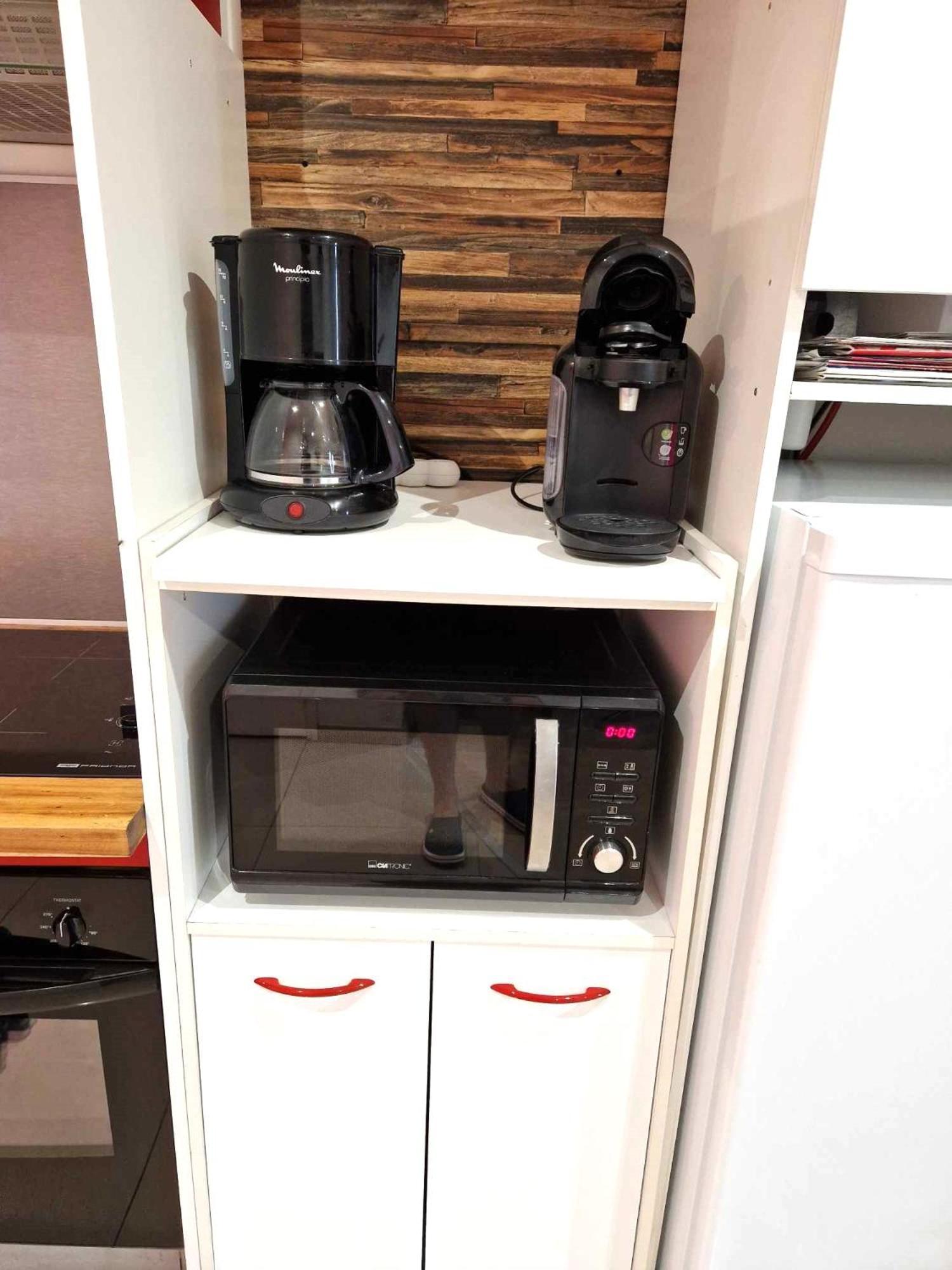 03 - Joli Traversant Situe Au Rdc Avec 2 Lits, Equipe Pour 1, 2 Ou 3 Personnes Maximum, Entree Independante Donnant Sur Parking Dont Place Est Reservee Devant La Porte, Grand Fourgon Possible Et Petit Jardin Sur L'arriere Comme Ma Apartment Razac-sur-l'Isle