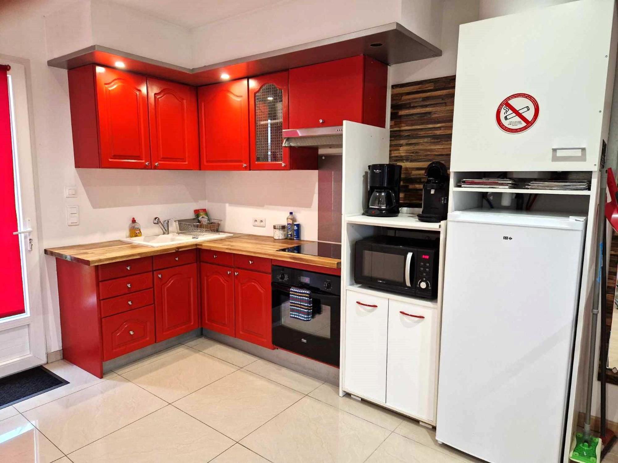 Apartment 03 - Joli Traversant Situe Au Rdc Avec 2 Lits, Equipe Pour 1, 2 Ou 3 Personnes Maximum, Entree Independante Donnant Sur Parking Dont Place Est Reservee Devant La Porte, Grand Fourgon Possible Et Petit Jardin Sur L'arriere Comme Ma Razac-sur-l'Isle